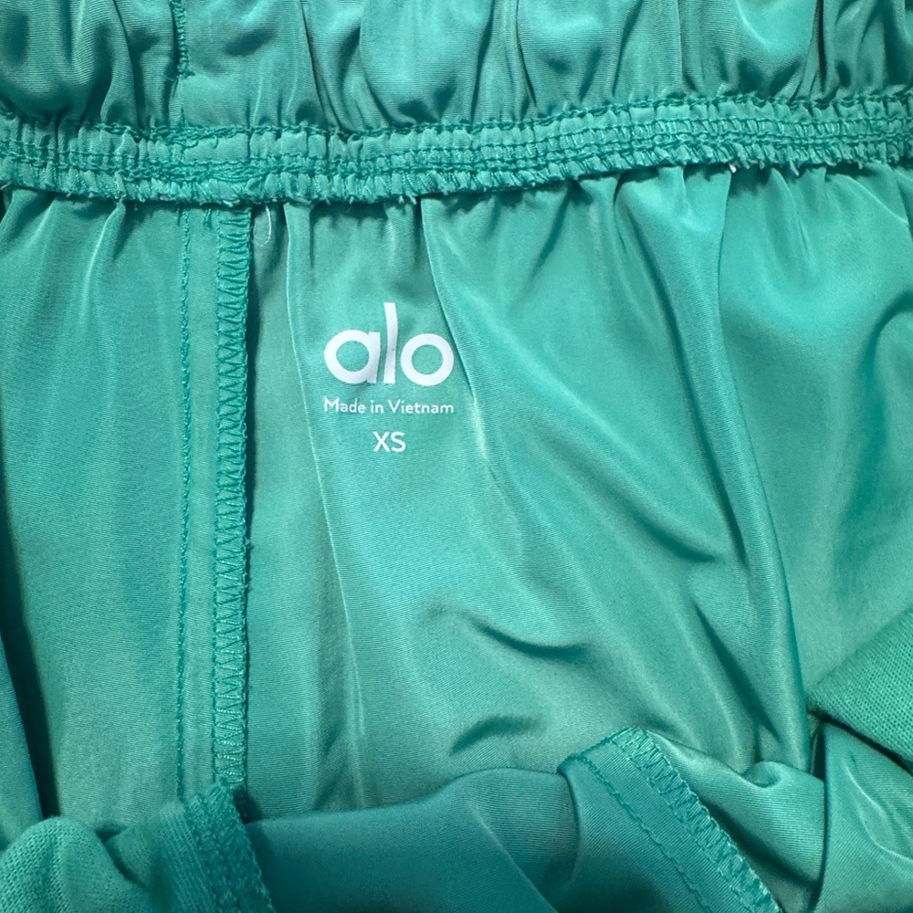 ALO Racetrack Shrug and Pant - Picture 3 of 12